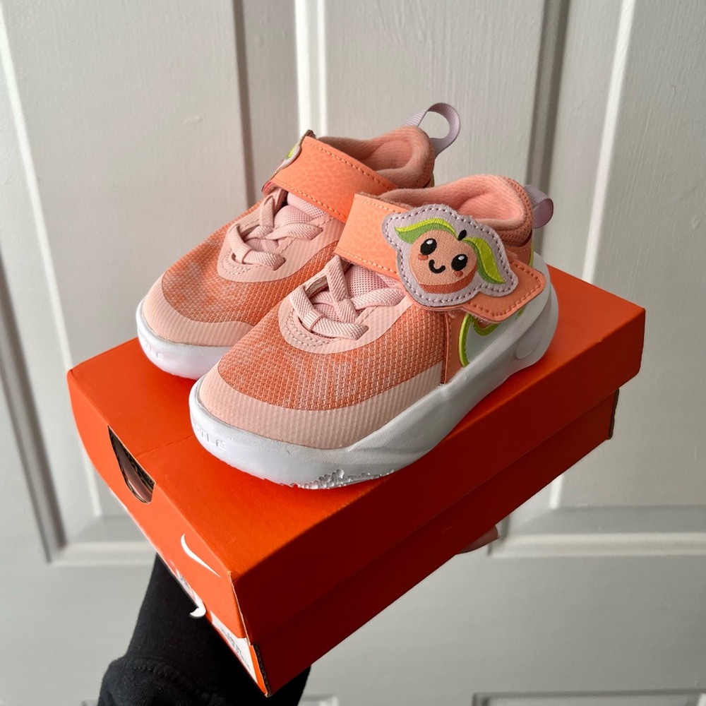 Peach Toddlar Nike Running Shoes (Size 6)